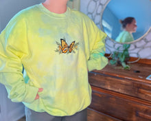 Load image into Gallery viewer, XL Yellow Butterfly Marble Dyed Crewneck
