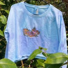 Load image into Gallery viewer, Medium Moth Cropped Marble Dyed Crewneck
