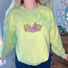 Load image into Gallery viewer, Medium Moth Marble Dyed Crewneck
