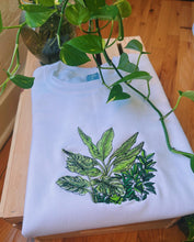 Load image into Gallery viewer, Ivory Botanical Frog Embroidered Crewneck
